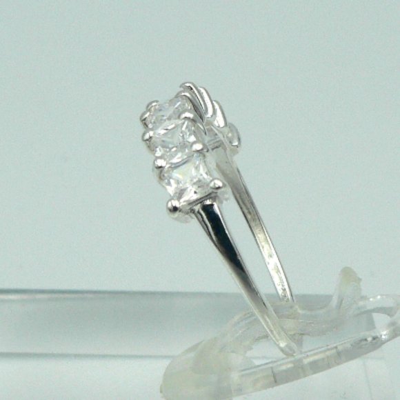 Sz 7 Simulated Diamond 7 Stone Ring - Picture 3 of 6